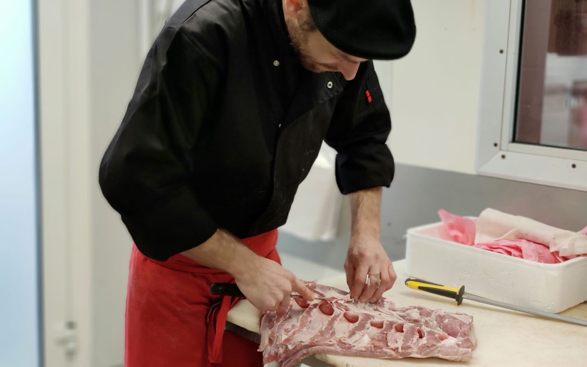 L'étable en bouch' - Boucherie Charcuterie Traiteur à Salignac - équipe boucher préparation commande